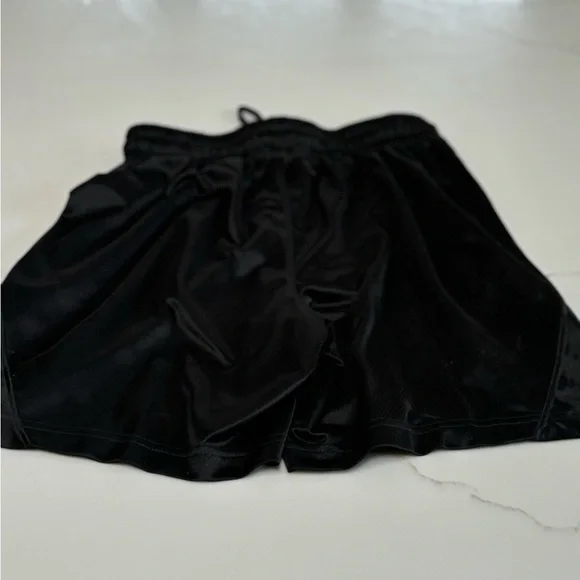 Nike fly women’s basketball shorts size small worn once - Picture 4 of 4